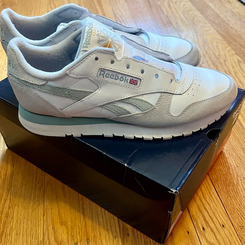 Reebok Gray and White Suede Club C Double Women's Sneakers Sz 10